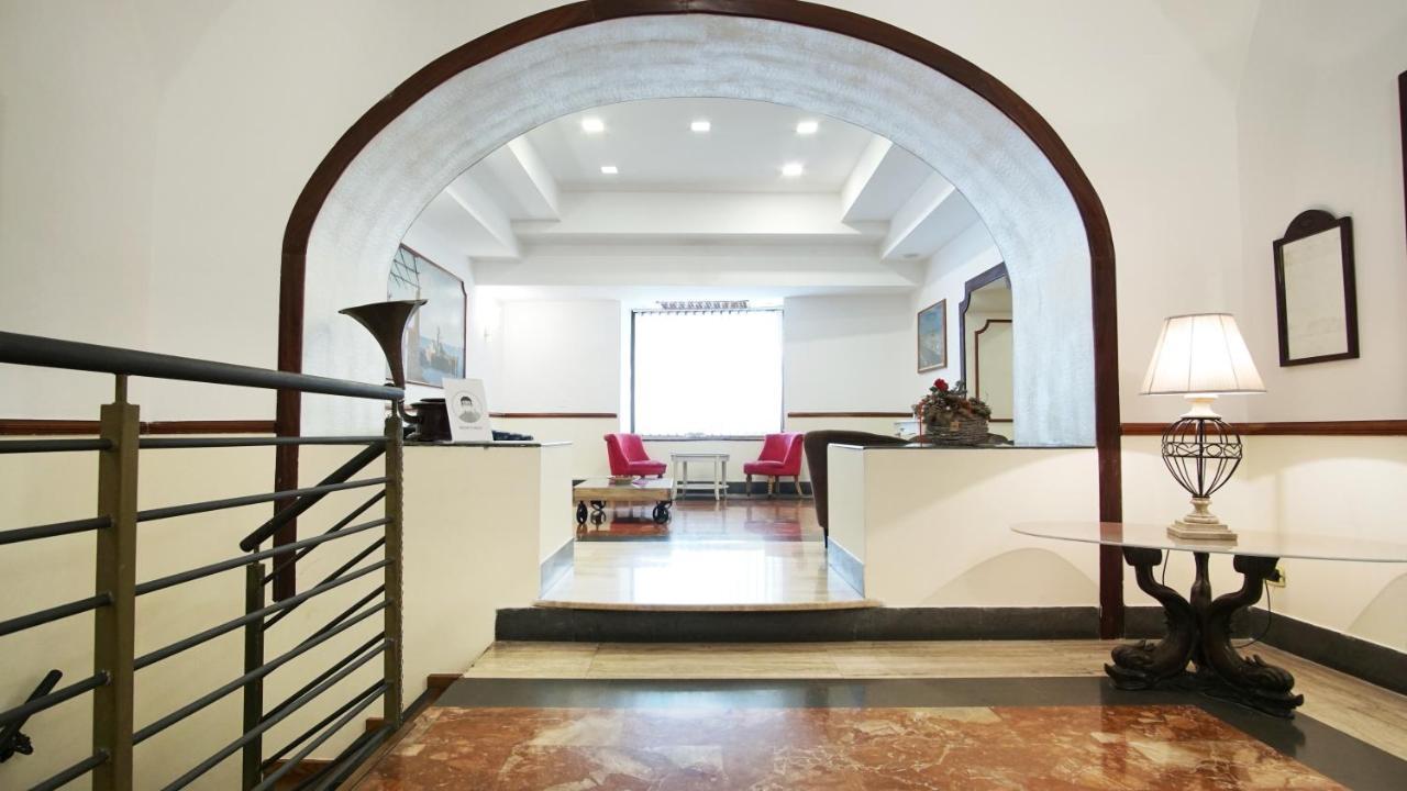 Hotel Cesare 14 Наполи Екстериор снимка