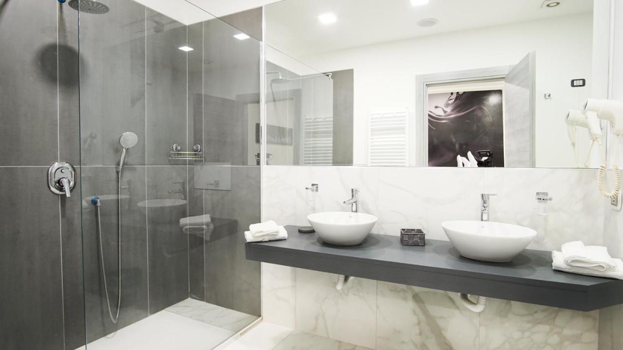 Hotel Cesare 14 Наполи Екстериор снимка