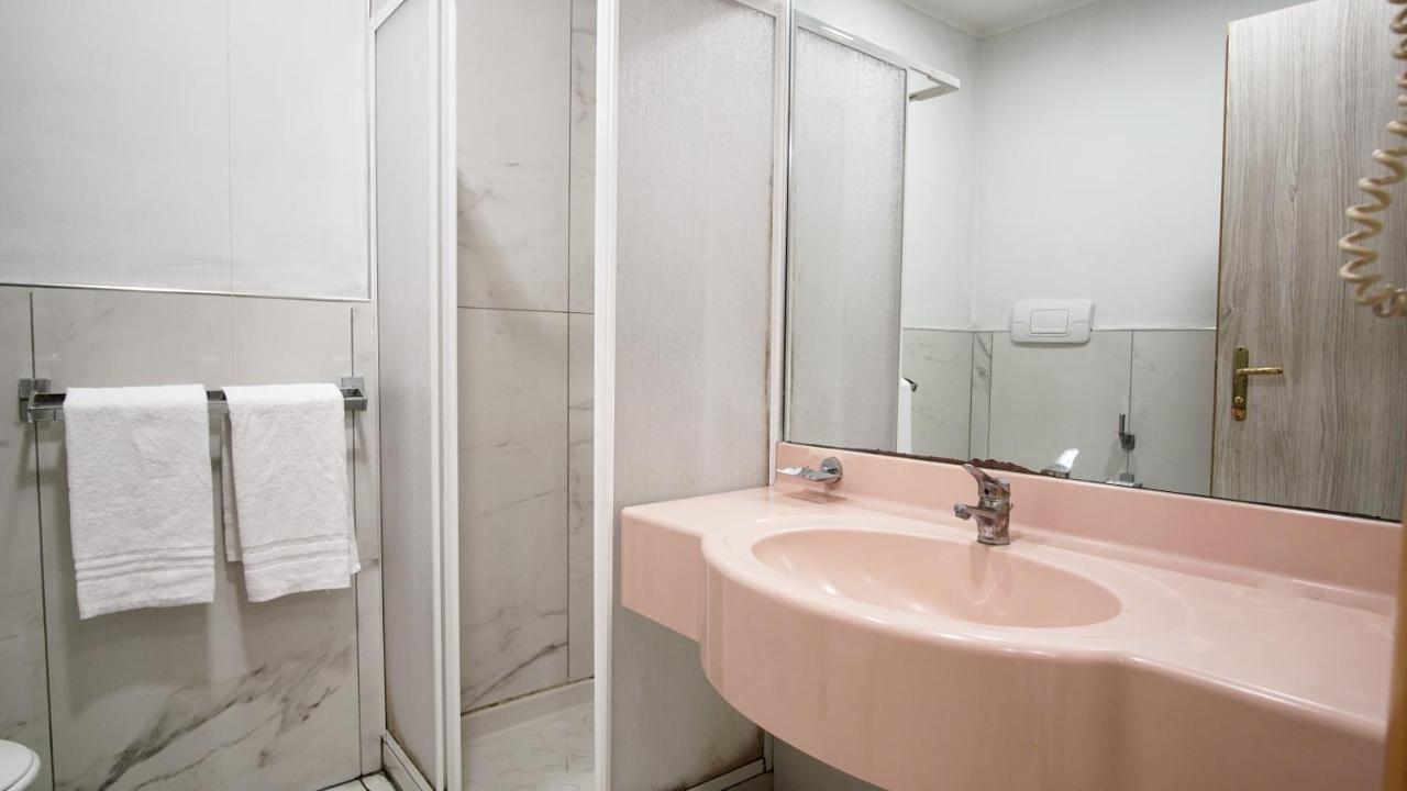 Hotel Cesare 14 Наполи Екстериор снимка