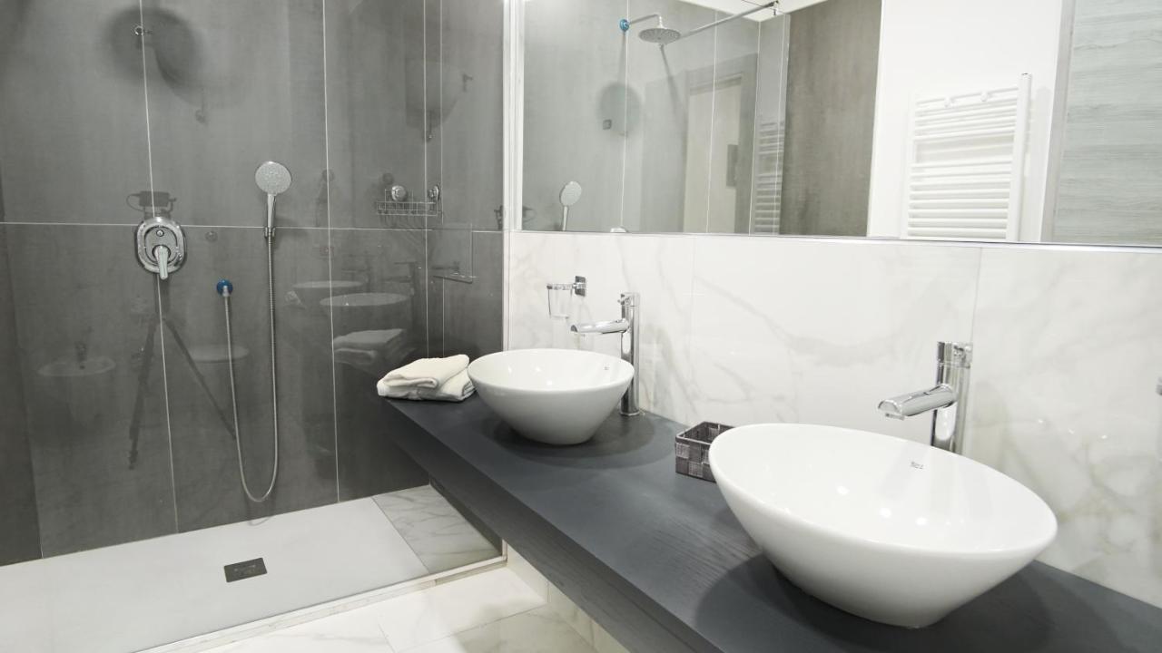 Hotel Cesare 14 Наполи Екстериор снимка