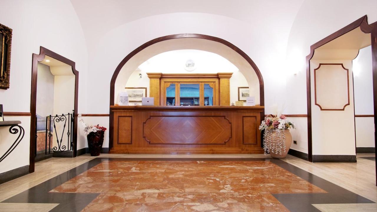 Hotel Cesare 14 Наполи Екстериор снимка