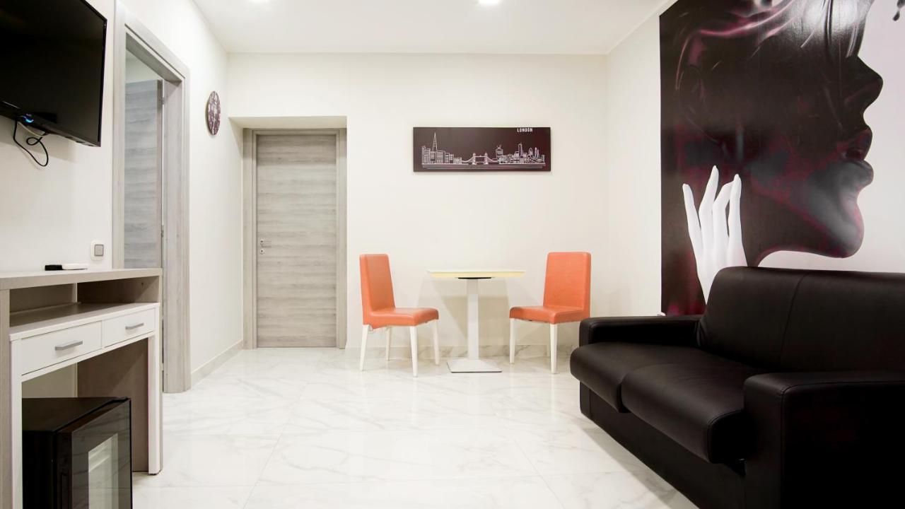 Hotel Cesare 14 Наполи Екстериор снимка