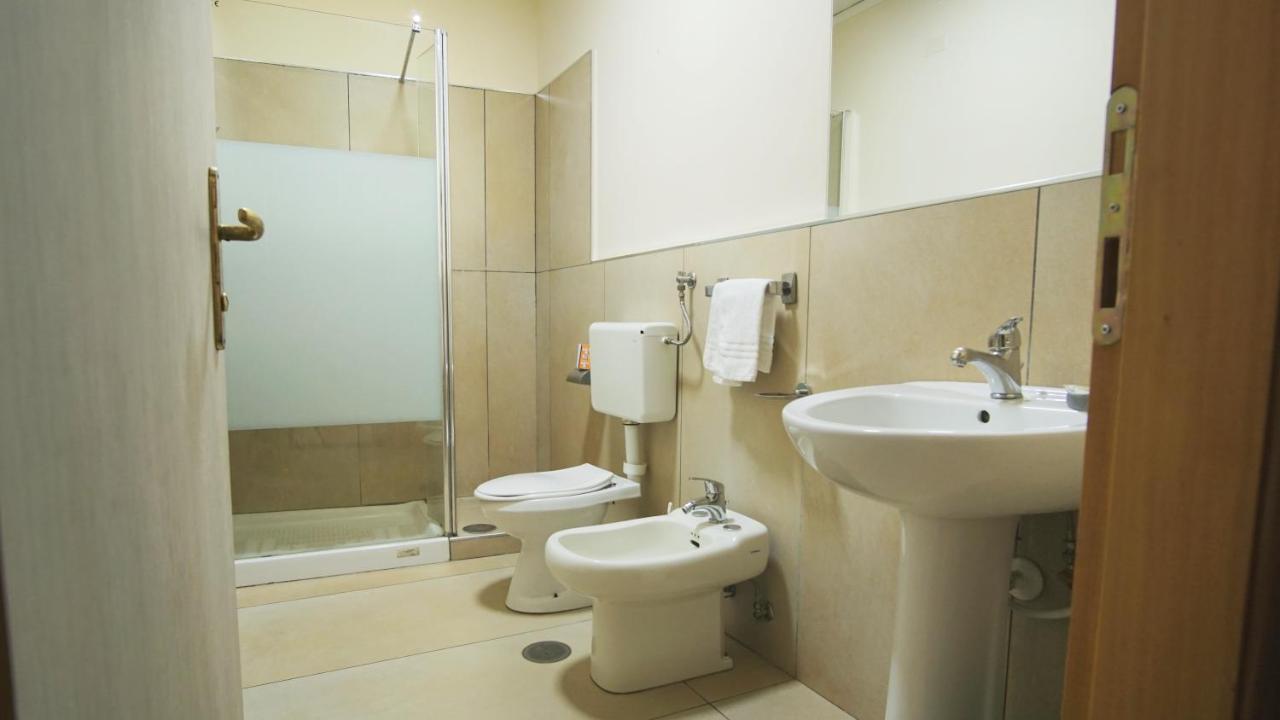 Hotel Cesare 14 Наполи Екстериор снимка