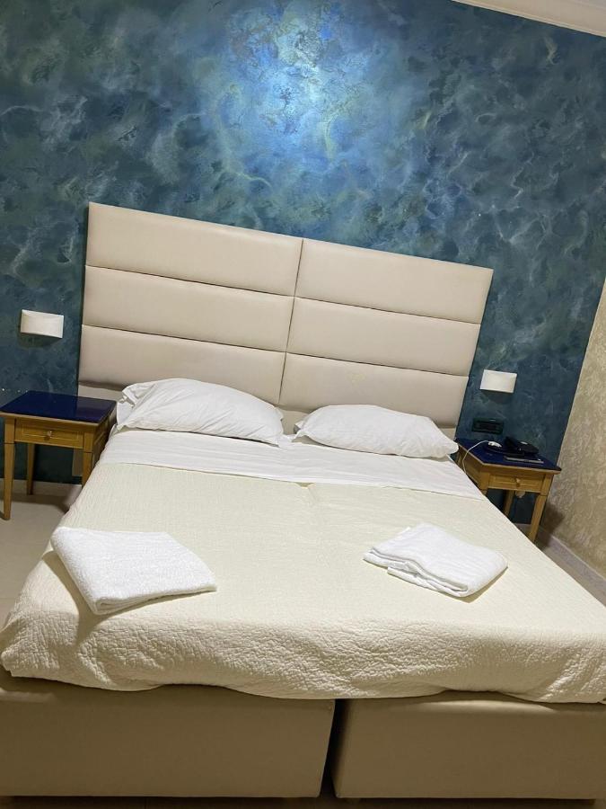 Hotel Cesare 14 Наполи Екстериор снимка