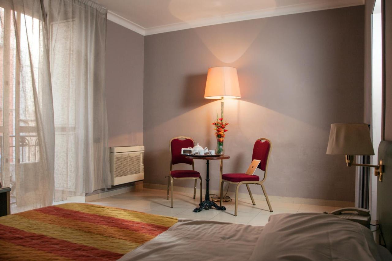 Hotel Cesare 14 Наполи Екстериор снимка